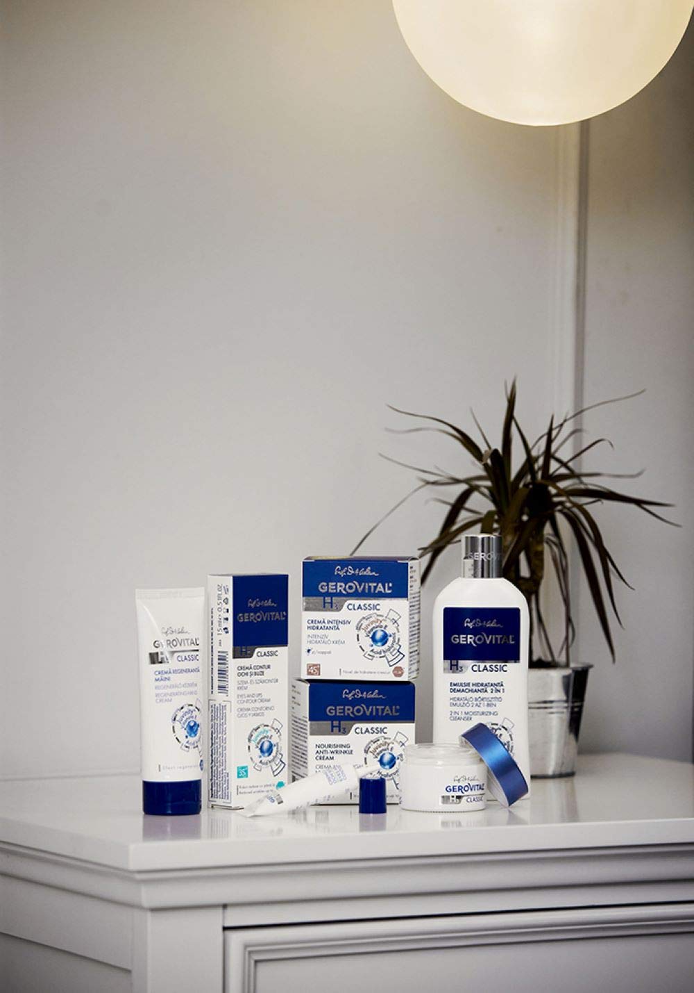 GEROVITAL CLASSIC Moisturizing Hand Cream for Dry, Cracked Hands with Hyaluronic Acid, Juvinity™, Vitamin E, Regenerating Cream, Nourishes and Softens, 100 ml